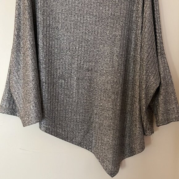 ✨🩶 Vintage Juliette Women’s Gray Asymmetrical Hem Poncho Top | Size L 🩶 - Picture 8 of 14